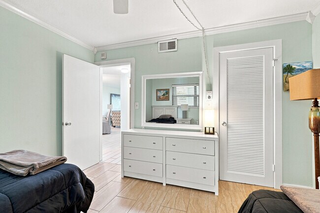 Building Photo - 10310 S Ocean Dr