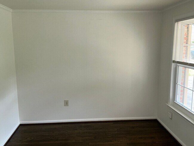 Building Photo - Beautiful 4BR 2.5BA corner lot Colonial wi...