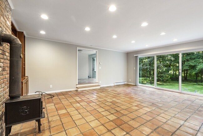 Building Photo - 216 Claybrook Rd