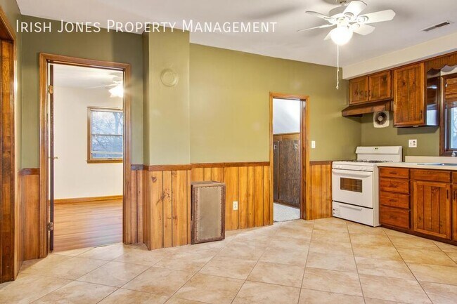 Building Photo - 479 Lake Ave