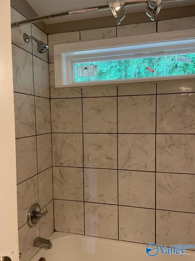 Building Photo - 2108 Pulaski Pike NW