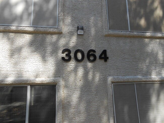 Building Photo - Spacious 2 Bedroom Condo in Gated Community near Eastern/Tropicana