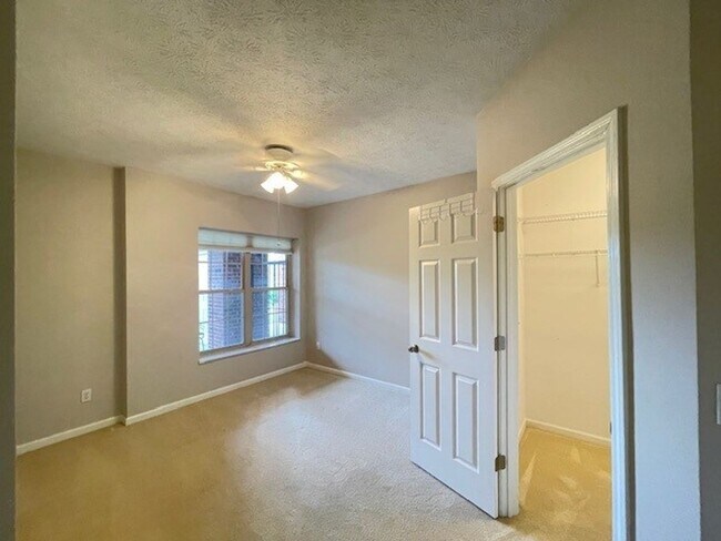 Building Photo - PRICE REDUCTION!!!  LOVELY 2 BEDROOM CONDO...