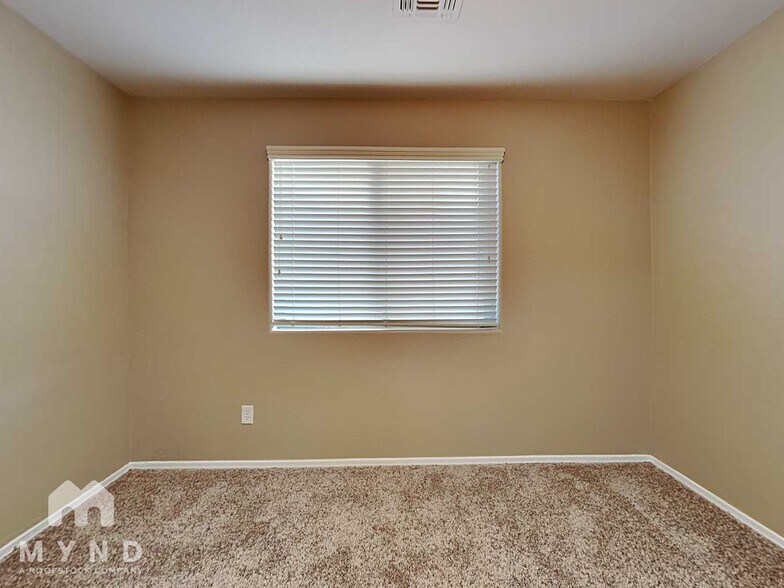 Building Photo - 9924 E Edgewood Ave