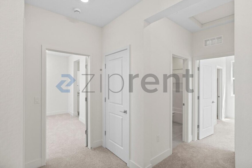 Building Photo - Unit