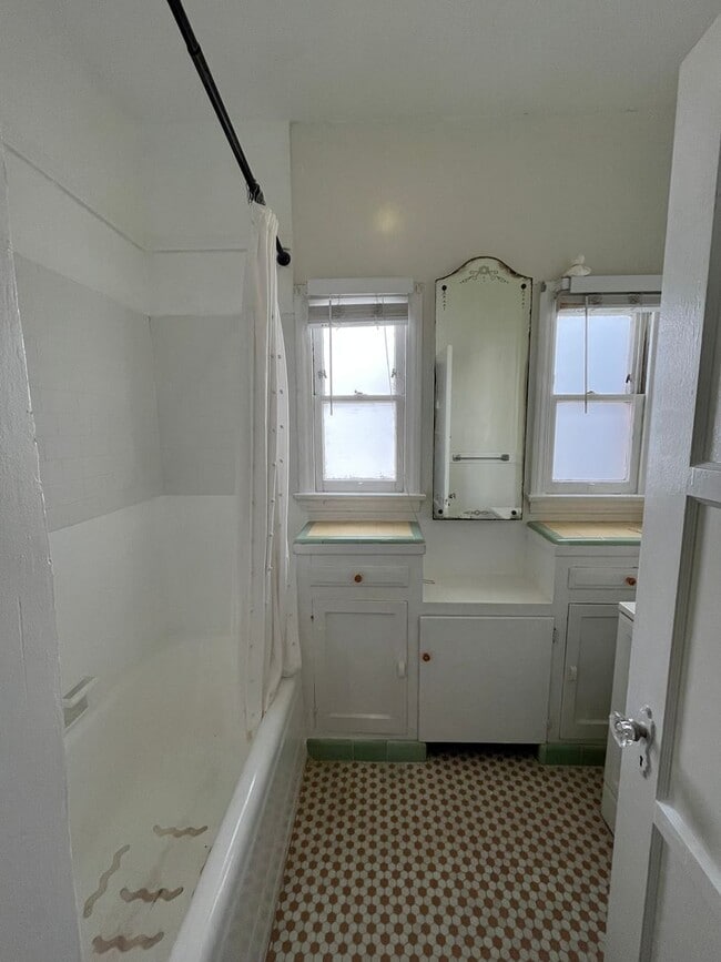 Building Photo - Lower level 1+1 w/in-unit laundry, assigned parking + water included!