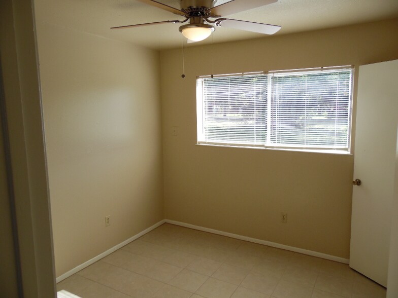 Building Photo - 1708 N Avenue R