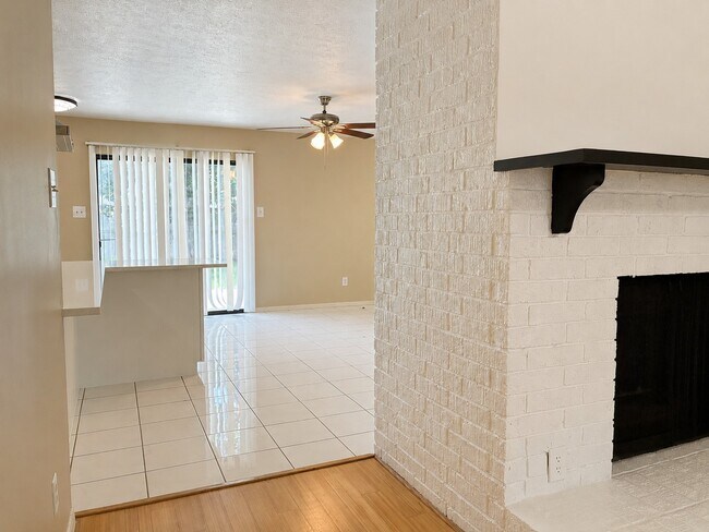 Building Photo - 2715 Kingfisher Dr