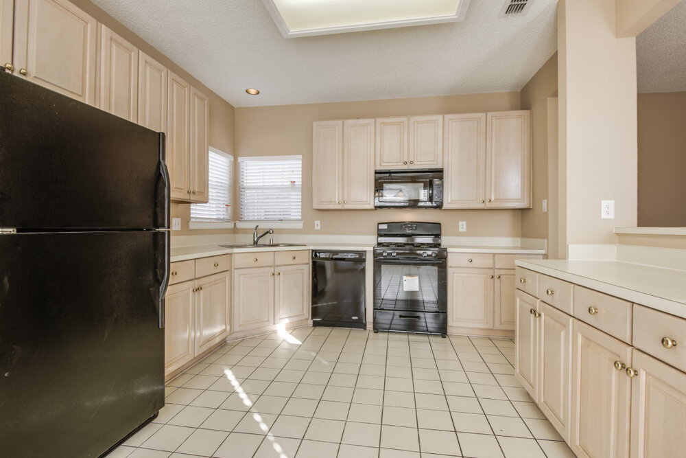 Building Photo - 2085 Cameo Dr