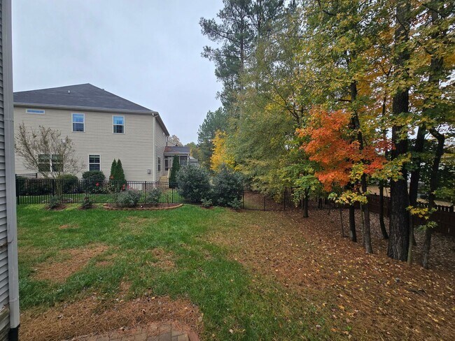 Building Photo - Spacious 4BR + Bonus, 4.5BA Home with 3-Car Garage in Brightleaf at the Park