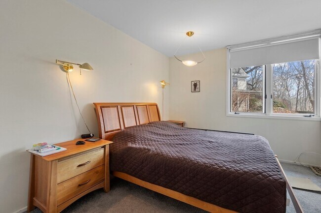 Building Photo - 241 Perkins St