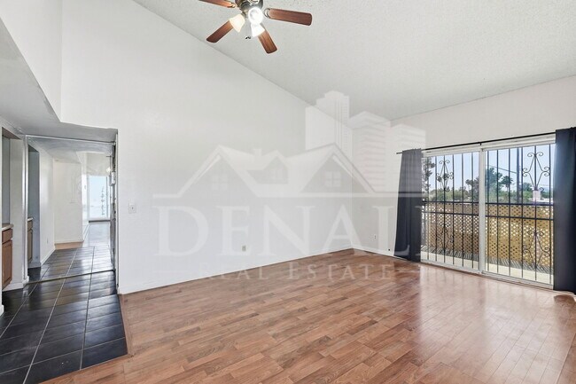 Building Photo - 808 S Langley Ave