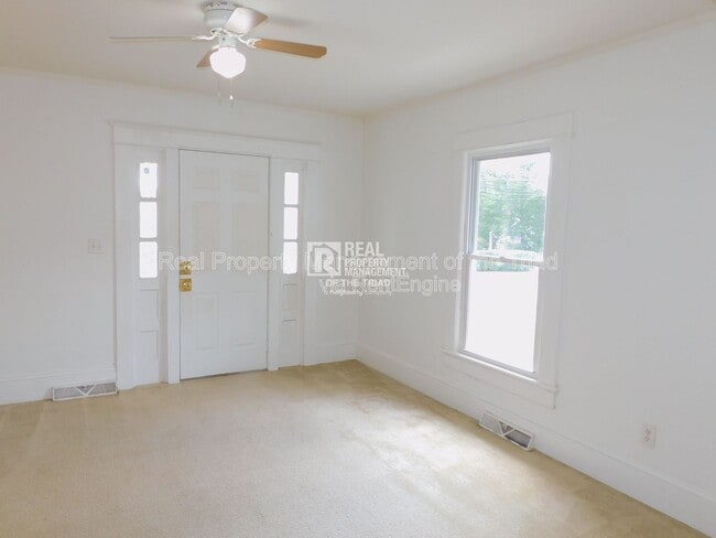 Building Photo - 1407 Gorrell St