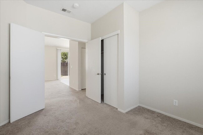 Building Photo - 9386 Laguna Pointe Way