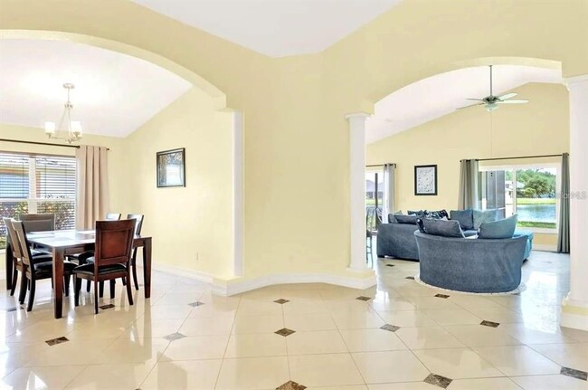Building Photo - 2817 Maguire Dr