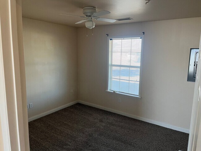 Building Photo - 104 Blue Dr