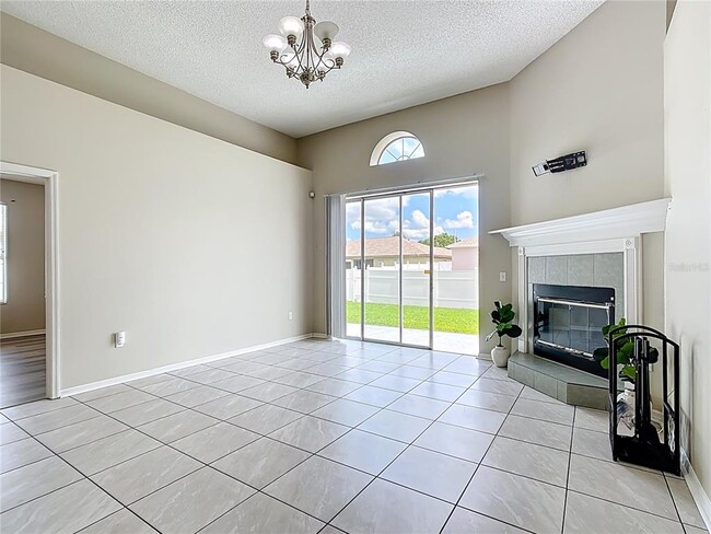 Building Photo - 610 Terranova Dr