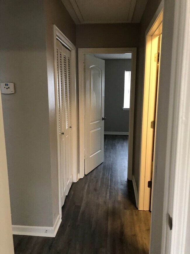 Building Photo - 2BR Units in Gonzales  $975