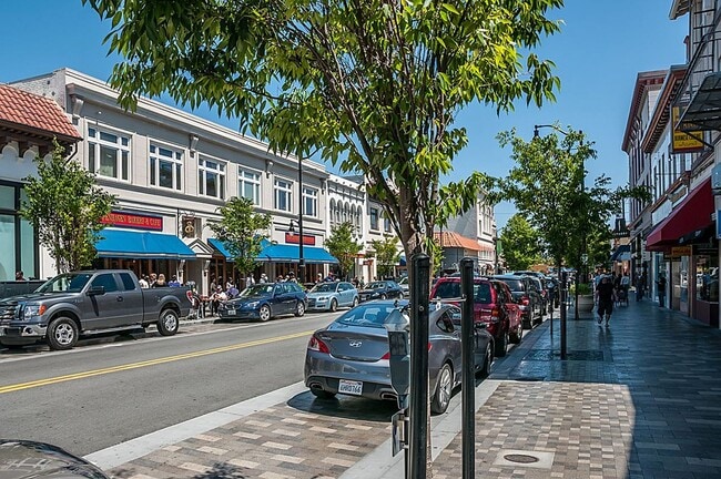 Building Photo - Spacious remodeled 2-bedroom duplex, washe...