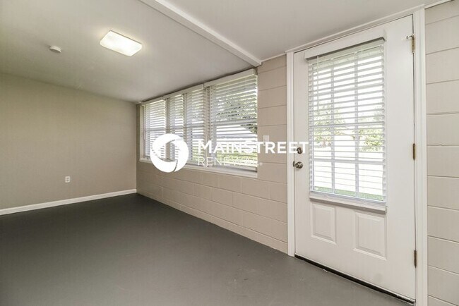 Building Photo - 3 Bedroom Pet-Friendly Home in St. Cloud, FL with Main Street Renewal