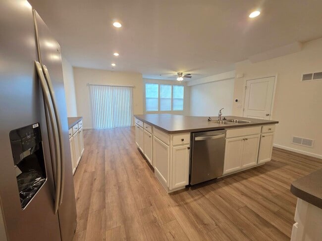 Building Photo - 5915 Hawkweed Dr