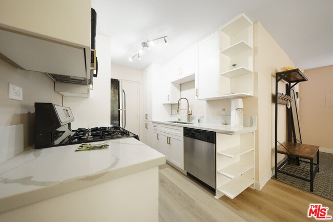 Building Photo - 421 La Fayette Park Pl