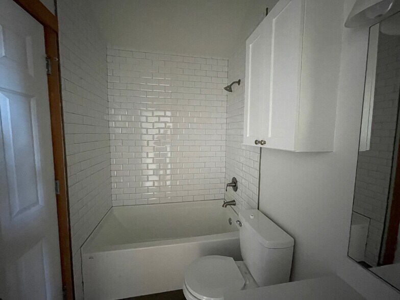Building Photo - 4342 7th Ave NE