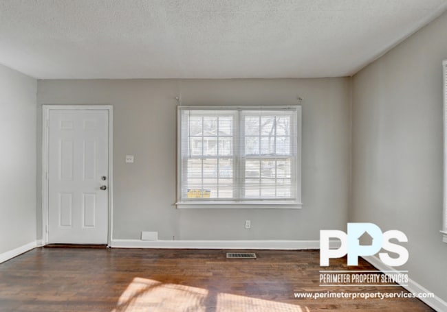 Building Photo - 2821 Palm Dr