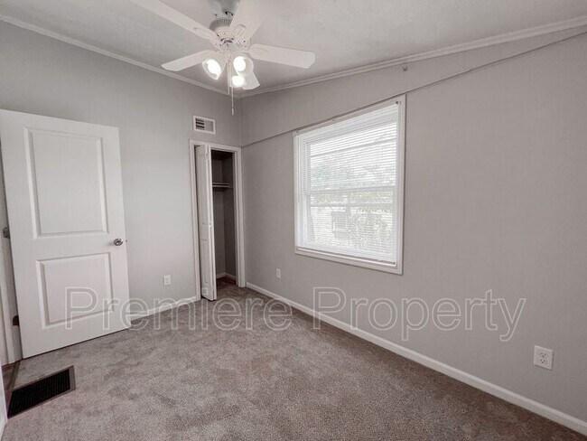 Building Photo - 1220 S Delaware