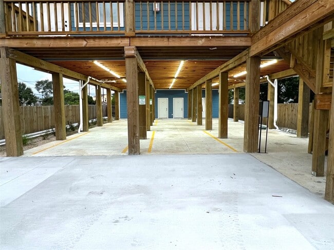 Primary Photo - 175 W 6th St