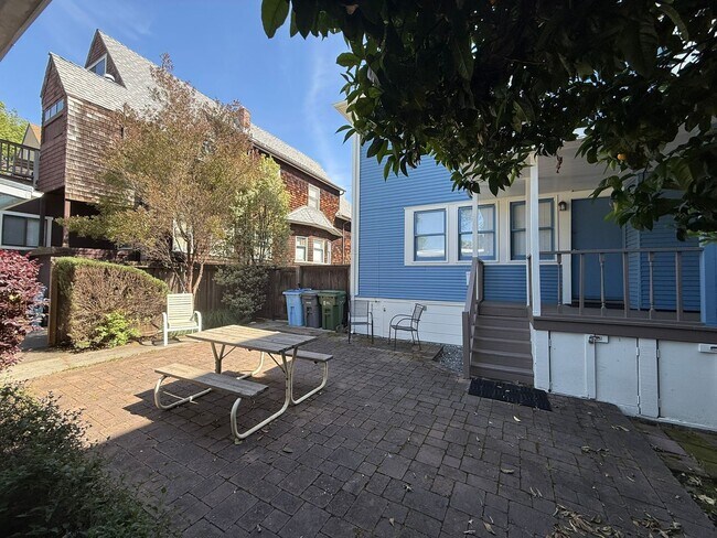 Building Photo - 5BR 1.5BA Berkeley Home | W/D, Dishwasher, Backyard + Storage Near Shattuck & Berkeley Bowl