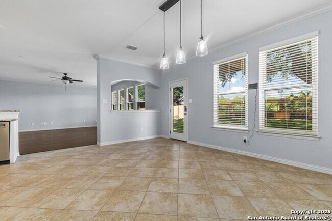 Building Photo - Move In Ready - Stunning 4 bd/2.5 Located ...