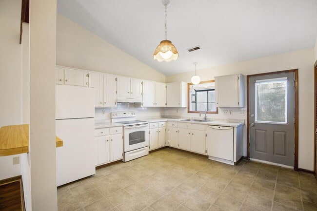 Building Photo - 205 Corey Ct