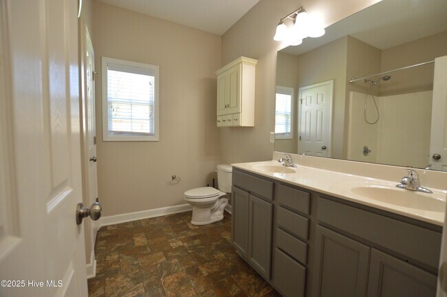 Building Photo - 24 Jasmine Ln