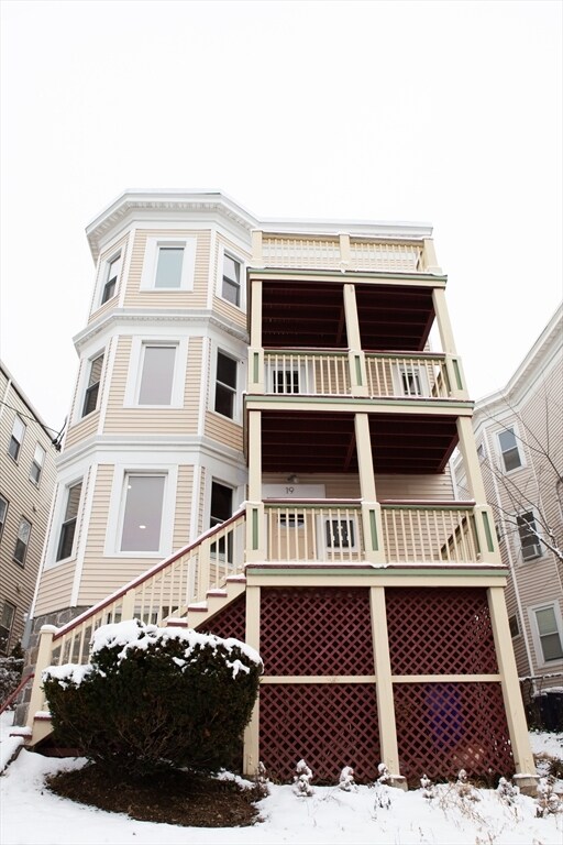 Building Photo - 19 Rowell St