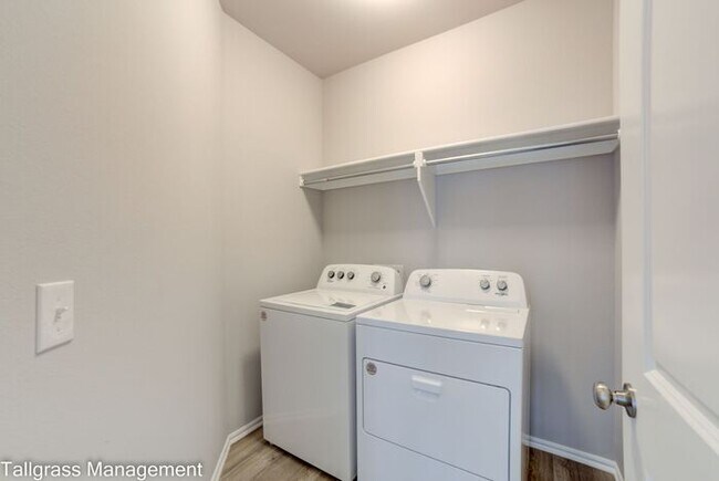 Building Photo - Spacious 4-Bedroom, 2.5-Bath in Broken Arrow!