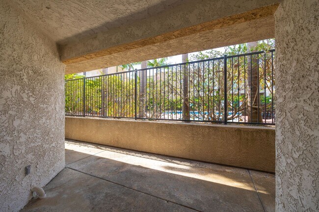 Building Photo - Fully Renovated 2-Bedroom Condo - Everything is NEW!
