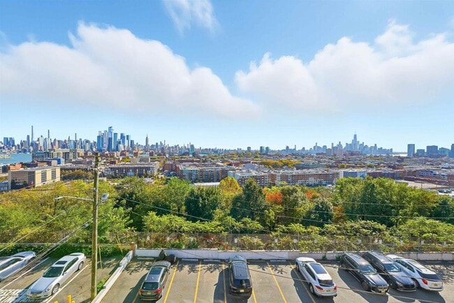 Building Photo - 215 Manhattan Ave