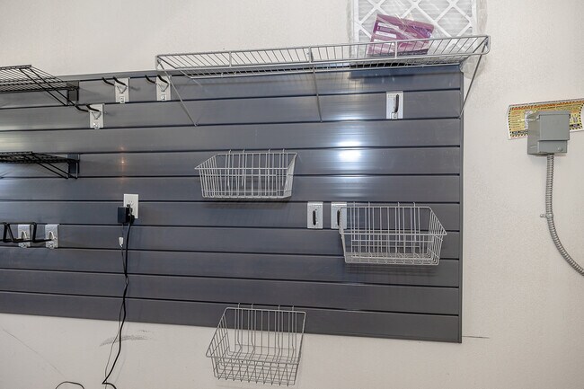 Building Photo - 196 E Main Ave