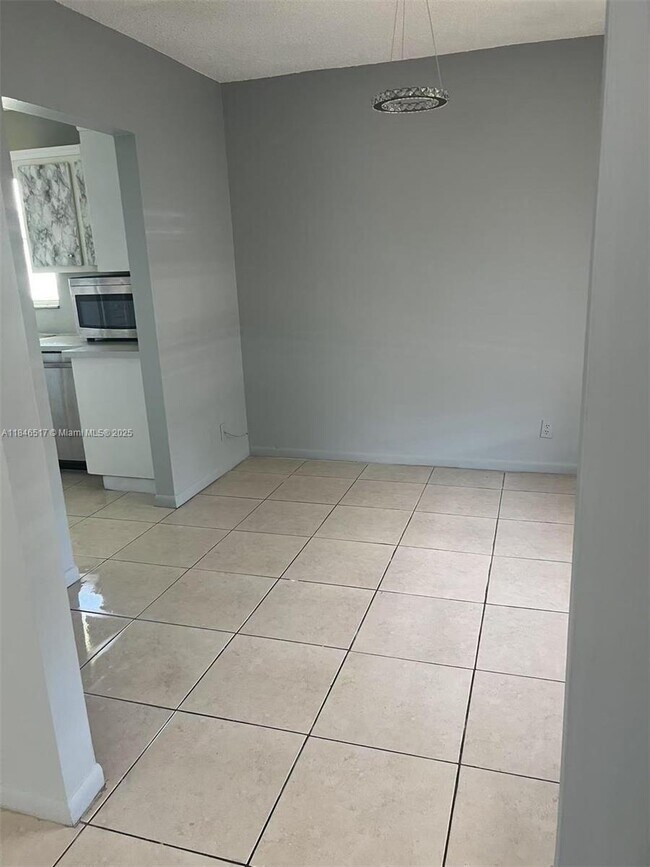 Building Photo - 3100 Coral Springs Dr