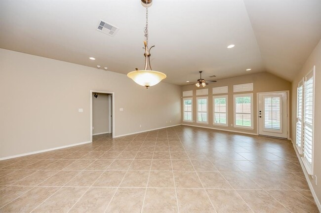Building Photo - 29011 Davenport Dr