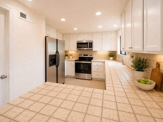 Building Photo - 5451 Caminito Borde
