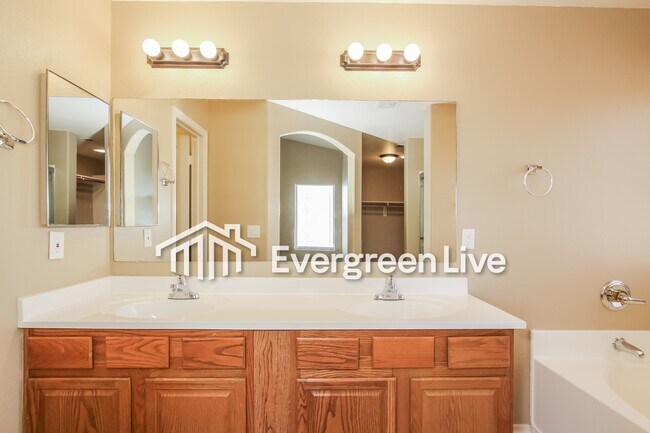 Building Photo - 8032 W Preston Ln