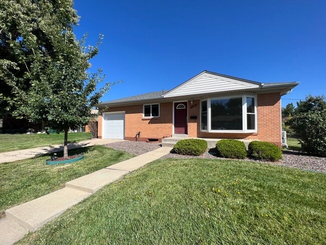 Building Photo - 3-bed 2-bath House in Northglenn available July!