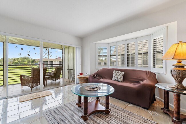 Building Photo - 755 Saturn St