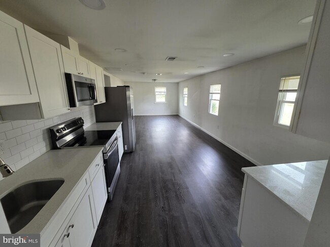 Building Photo - 203 E Cedarville Rd