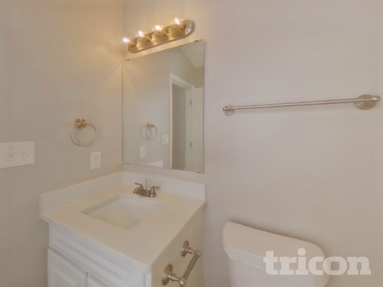 Building Photo - 9612 Aventide Ln