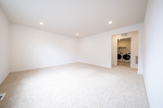 Building Photo - 22660 Isla Wy