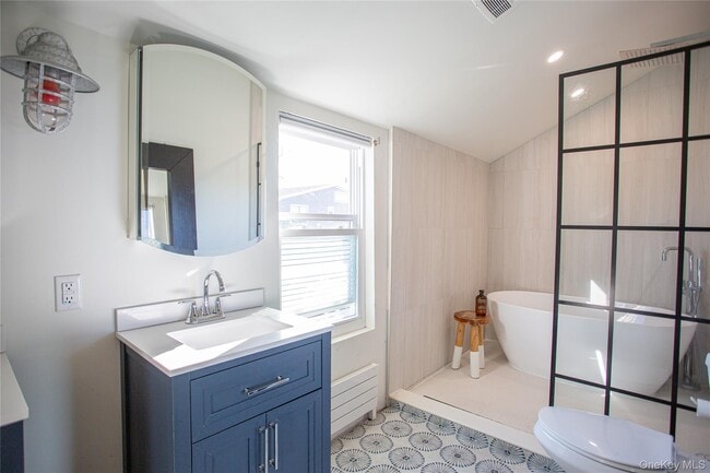 Building Photo - 2175 Bay Blvd