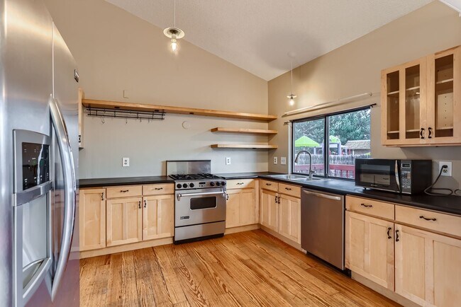 Building Photo - 5 bedroom Home in Cherry Creek School District! Great location- low maintenance yard! $500 off 1s...